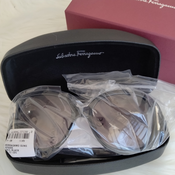 SALVATORE FERRAGAMO 57mm Oversized Sunglasses - Picture 8 of 11